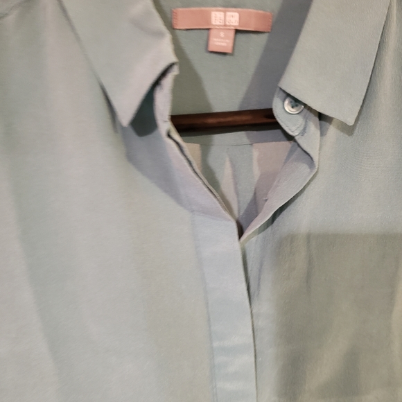 Two Uniqlo silk shirts - Picture 3 of 8